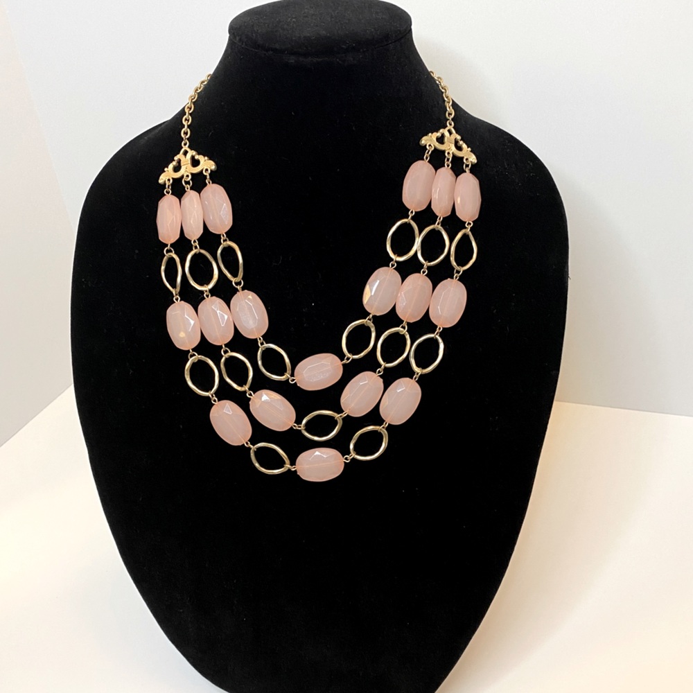 Gold/pink medium length necklace.